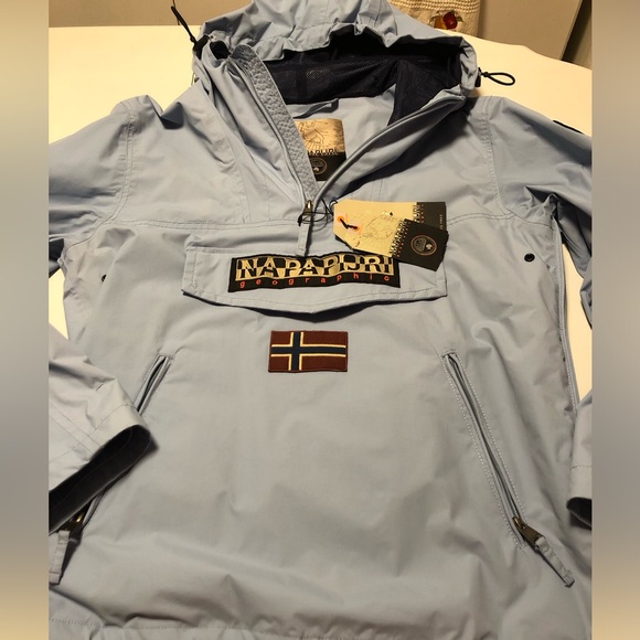 New Napapijri anorak - Picture 2 of 14